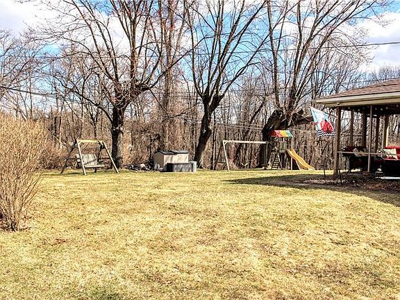 4th image of 462 Charlotte Dr