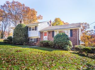 8 Eton Dr, North Caldwell, NJ 07006