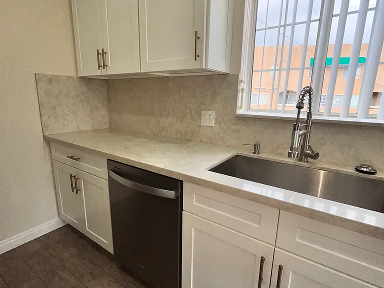 353 W Alameda Ave #D — Photo 7