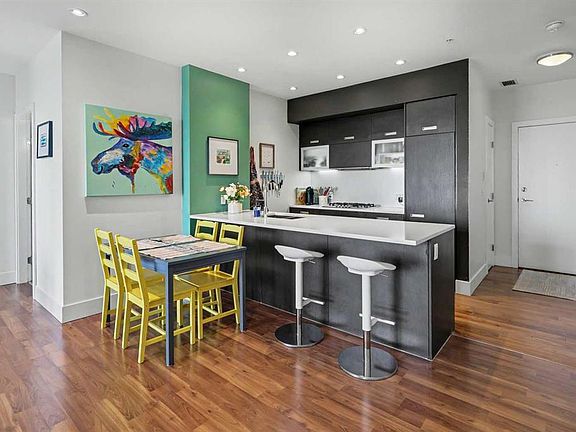4th image of 2505 NE 17th Ave SW #708