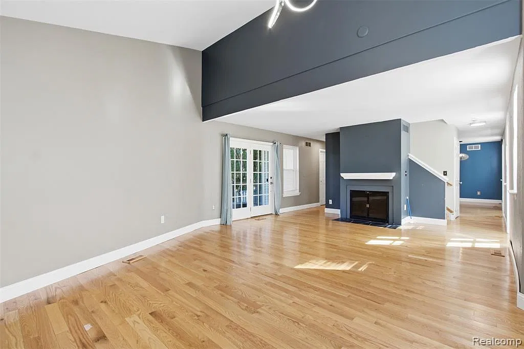 3 bed, 2.5 bath, 2333 sqft, $2,700 — Photo 4