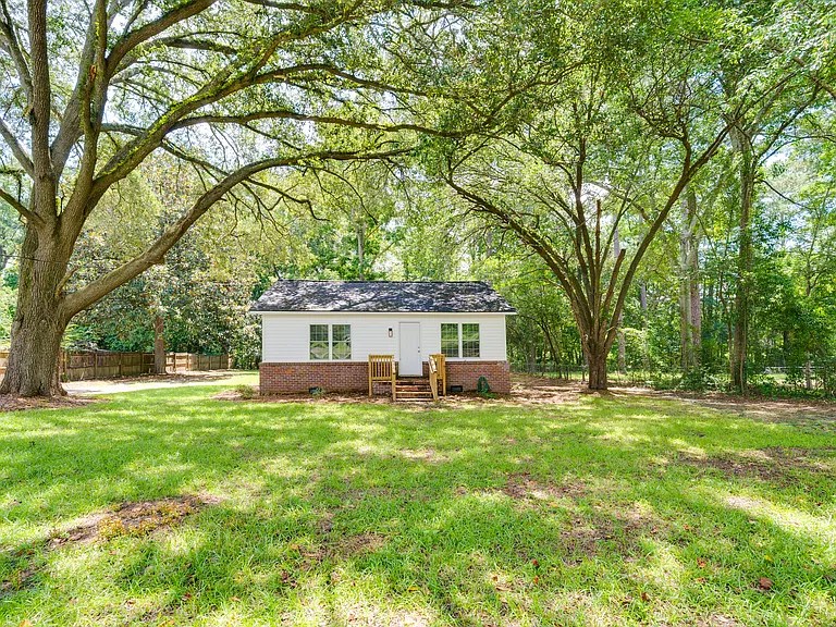 706 E Pinetree Blvd — Photo 4