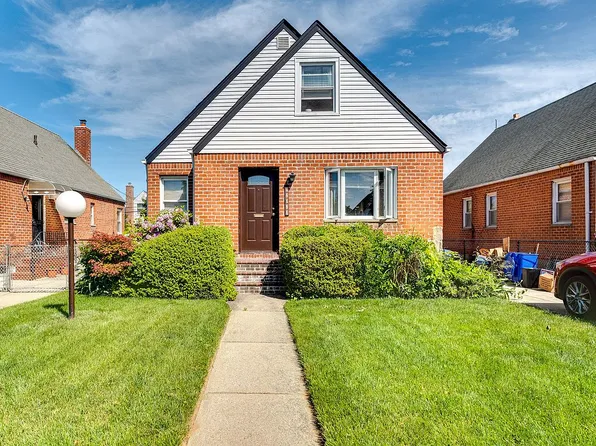 120-23 228th St, Cambria Heights, NY 11411