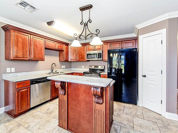 5th image of 263 Landmark Dr