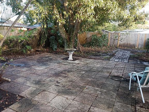 4th image of 2588 NE 13th Avenue