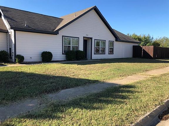 5th image of 10600 Many Oaks Dr