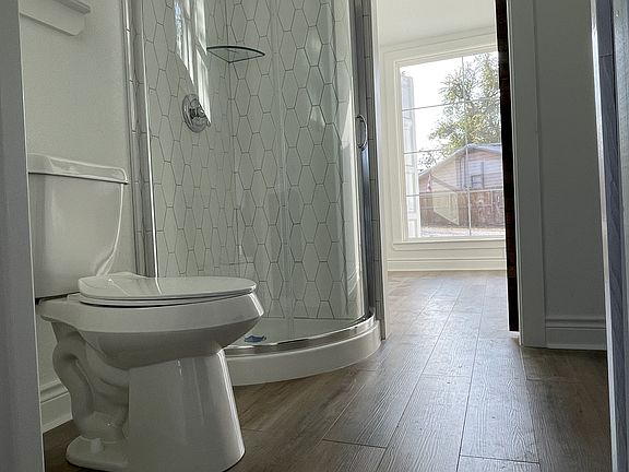 5th image of 207 N 1st St #1