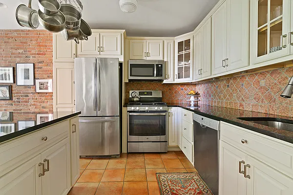 Sold by Compass | media 17