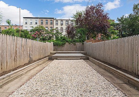 5th image of 129 Chauncey St APT 1