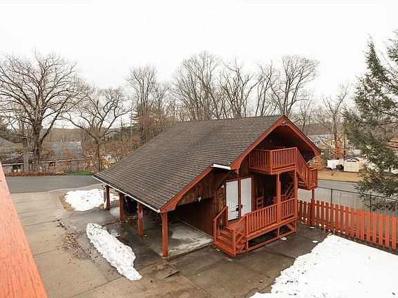 3rd image of 411 Dennison Dr