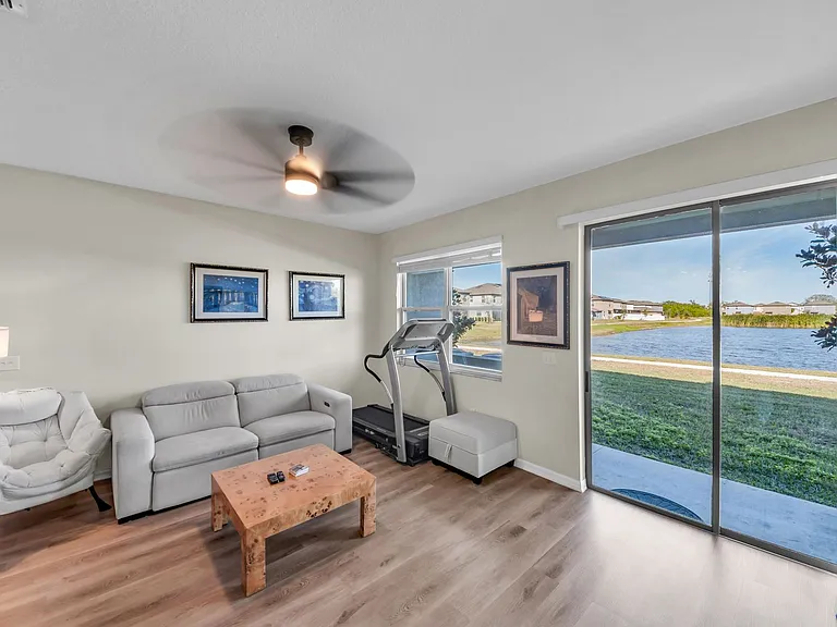 736 Royal Empress Dr — Photo 4