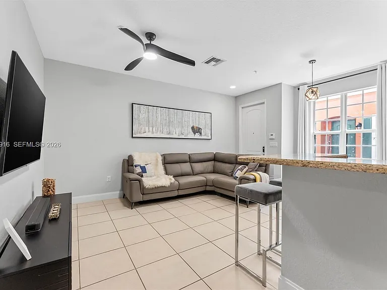 712 SW 2nd Way #712 — Photo 3