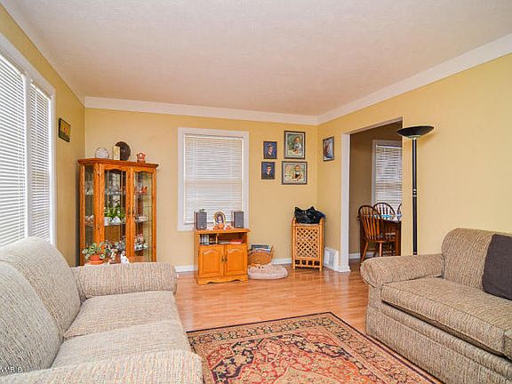 2nd image of 2534 Martin Ave SE