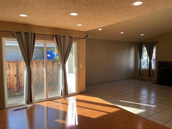 3rd image of 138 Juneberry Ct