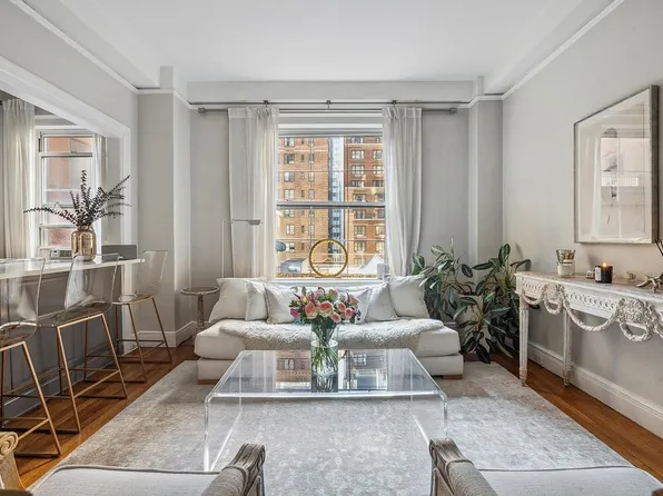 150 E 49th St APT 8D, Manhattan, NY 10017