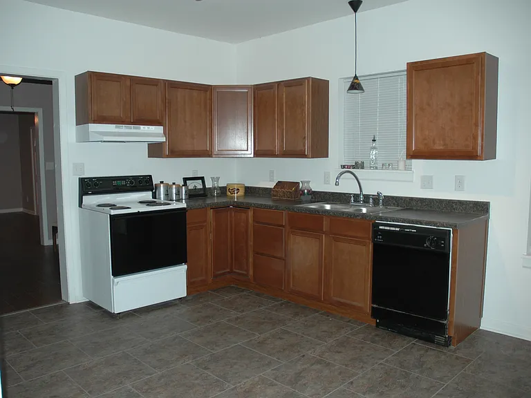 1022 Egan St — Photo 8