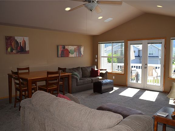3rd image of 225 E Parkway Dr