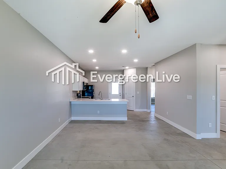 217 E Northern Ct — Photo 4
