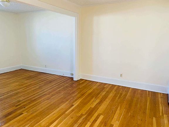 3rd image of 20-51 32nd St #Top