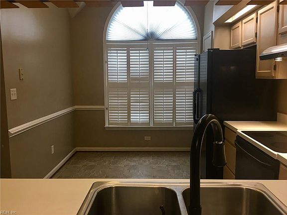 5th image of 1020 Winged Foot Ct #A