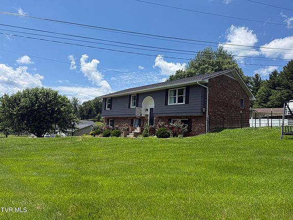 2nd image of 602 Liberty Ln NE