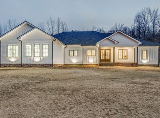 6775 E Blue Creek Rd, Mc Ewen, TN 37101