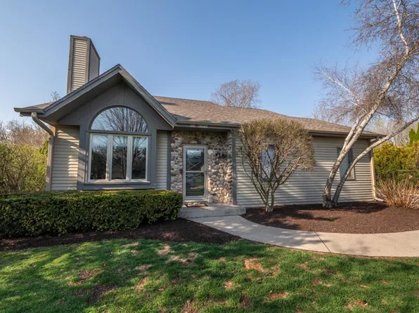 N28W22336 Foxwood LANE, Waukesha, WI 53186