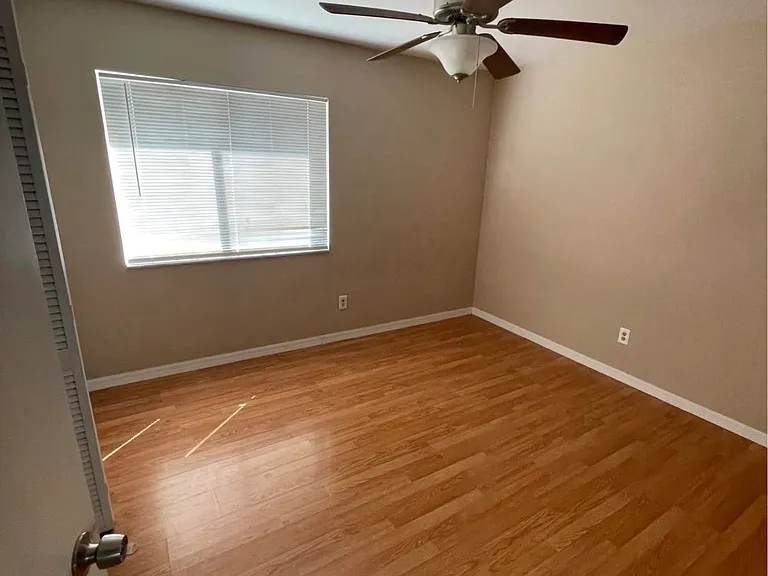 615 SW Bridgeport Dr — Photo 6