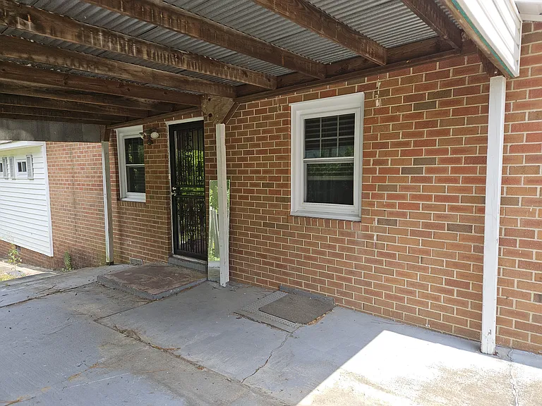1737 Ireland Dr — Photo 18