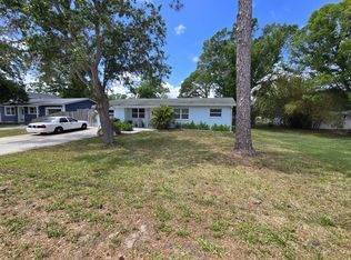 8118 Macoma Dr NE, Saint Petersburg, FL 33702