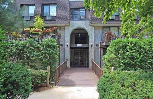 2nd image of 410 Kemeys Cove Ave
