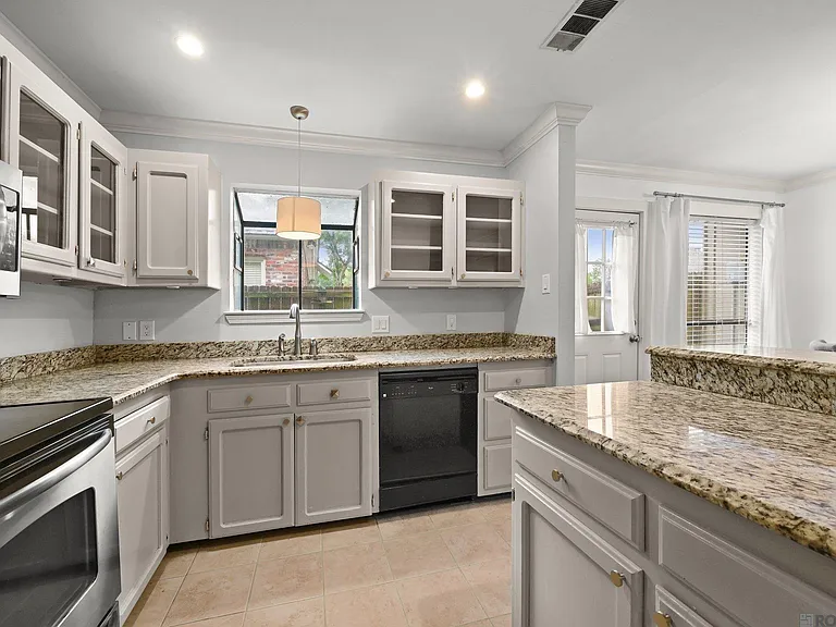 981 Ridgepoint Ct — Photo 12