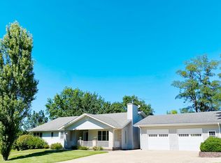 415 Winchester Ln, Macon, MO 63552