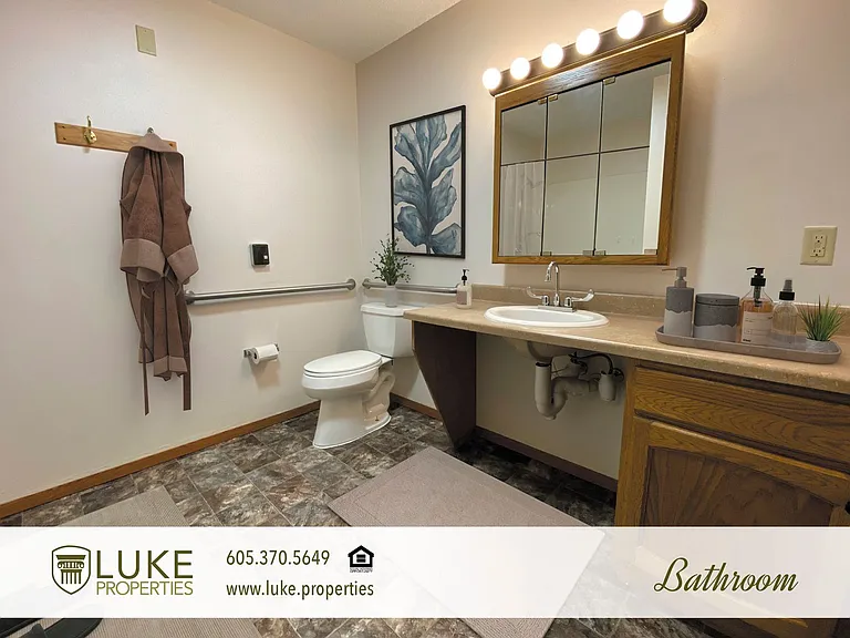 138 N Sycamore Ave #12 — Photo 8