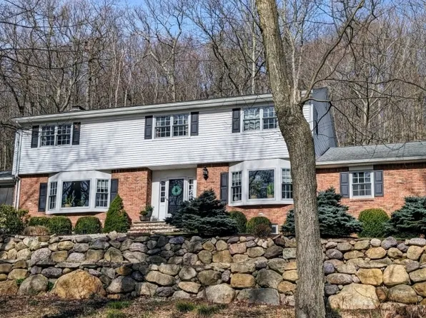 3 Hornbeam Ln, Kinnelon Boro, NJ 07405