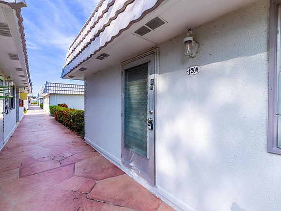 2nd image of 204 Valencia I #204