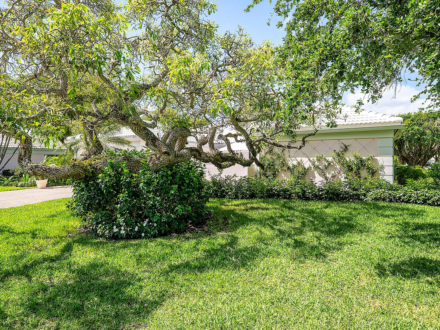 3 bed, 3.5 bath, 1866 sqft, $10,000 — Photo 4