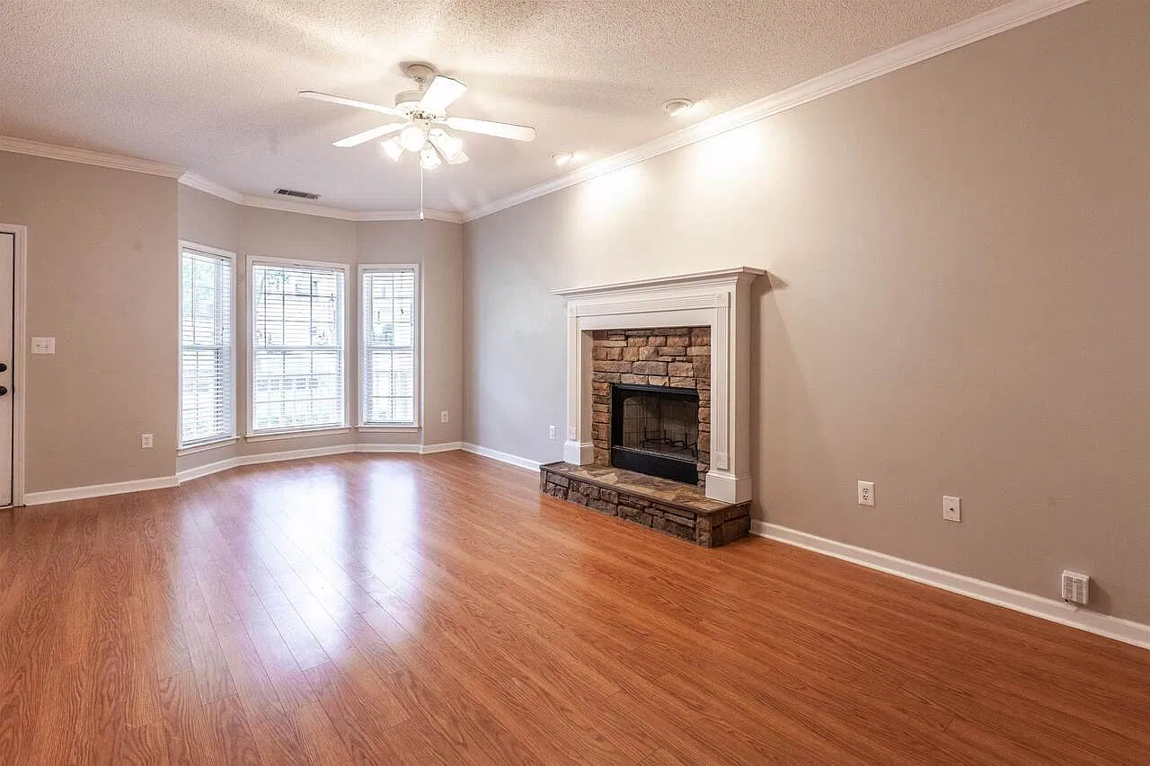4 bed, 2.0 bath, 2064 sqft, $2,350 — Photo 3