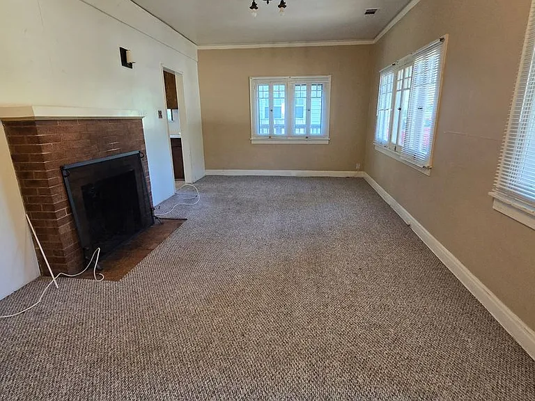 1411 Johnson Ave — Photo 1