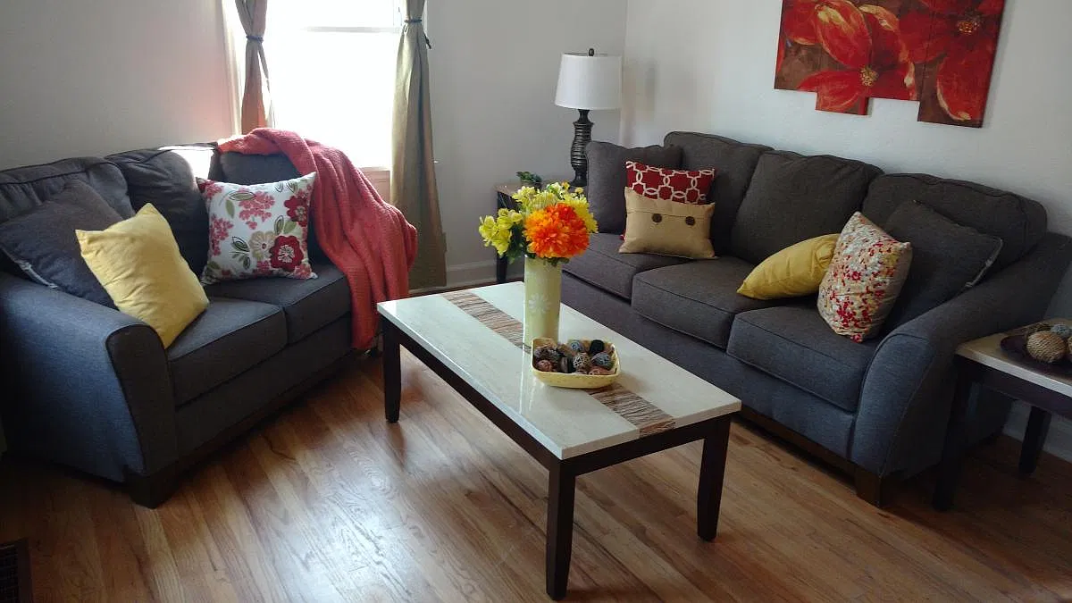 3 bed, 1.5 bath, 1254 sqft, $2,350 — Photo 3