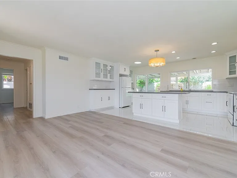 4881 Winvale Ave — Photo 4