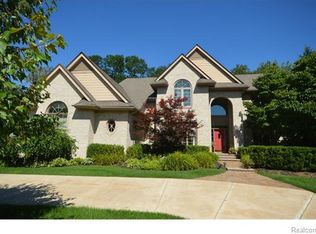 7470 Autumn Hill Dr, West Bloomfield, MI