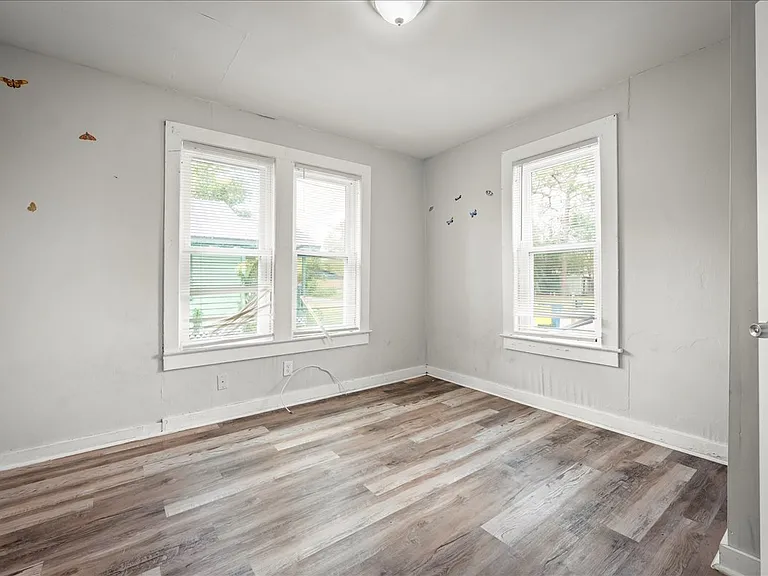 256 Vernis Ave — Photo 8