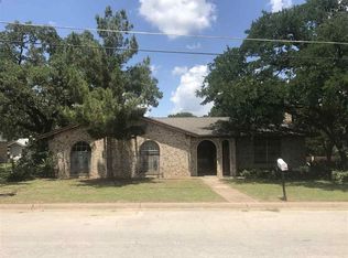 1400 W College St, Jacksboro, TX 76458