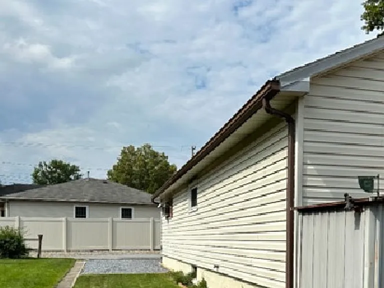 1413 E Caracas Ave — Photo 2