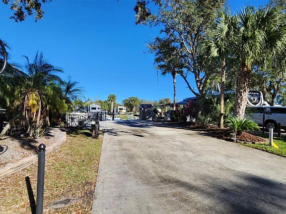 5th image of 433 WATERWAY DRIVE