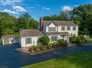 18 Cardinal Dr, Flemington, NJ 08822