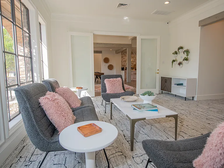 Arbors of Pleasant Valley Apts — Photo 10