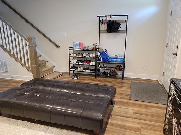 Entrance and laundry - shared space