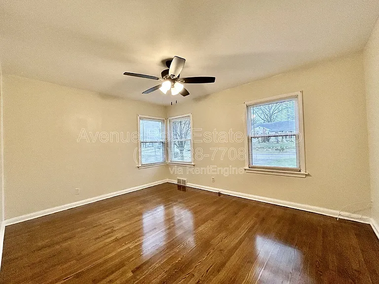 7105 Circleview Dr — Photo 4